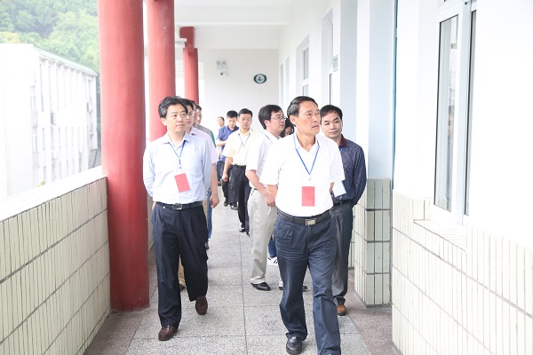 巡视考场