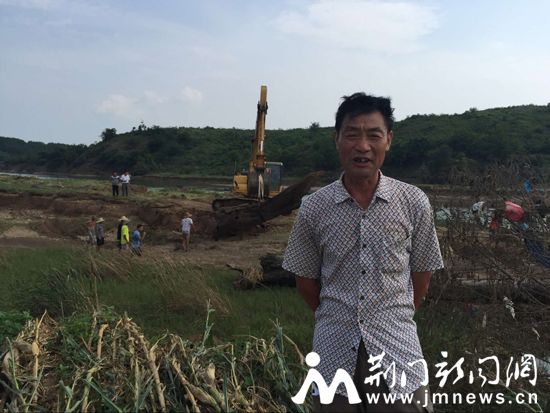 黄召骏介绍发现“乌木”经过。