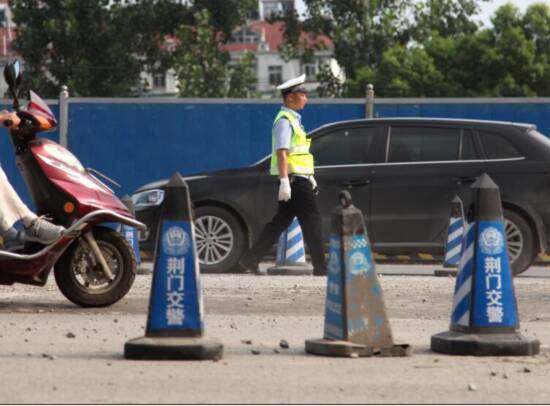 低峰时段巡线。