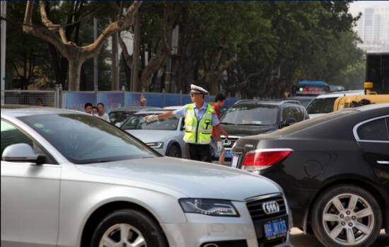 有拥堵就有警察。