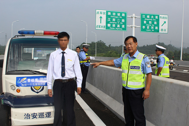 点军交警全警上路服务至喜大桥市民“体验日”