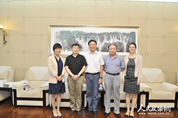 宜昌市政协主席李亚隆做客人民政协网网谈禁毒