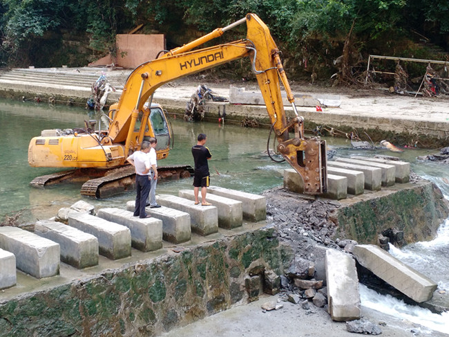 推倒拦河坝!清理野泳池!下牢溪河道整治打响枪