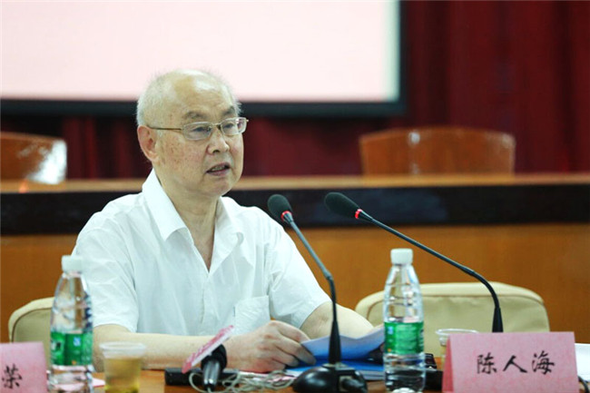 中省媒体集中采访“峡江红烛”陈人海事迹