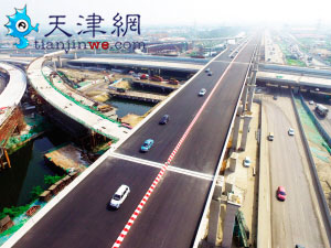 外环线津汉立交桥北半幅通车 空港来市里更快捷