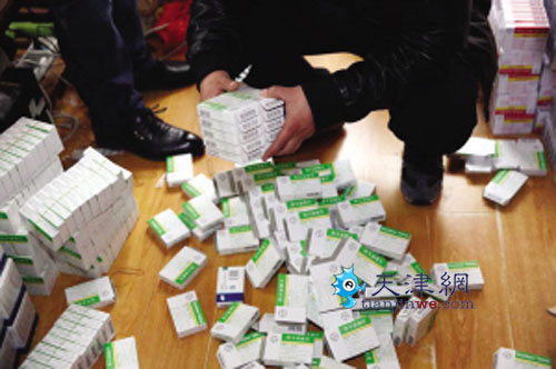 弃农“从商”非法收药 一家5口齐上阵 弃农“从商”非法收药 一家5口齐上阵