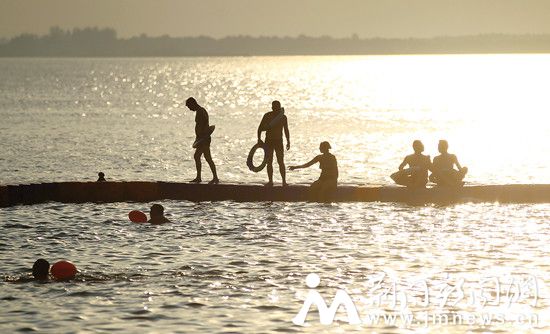 漳河避暑1_副本