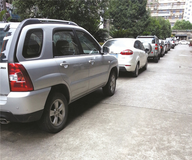 车停小区被刮 物业是否担责