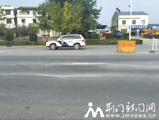 坑洼路面1_副本