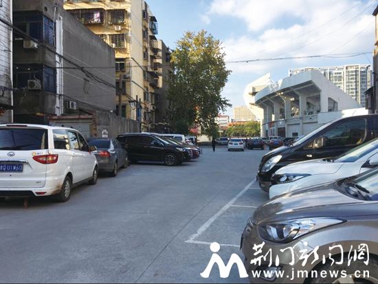 市一医（北院）西侧停车场