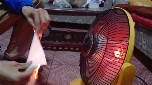 “小太阳”能引发大火？是真的  记者做了三个实验 提醒您使用“小太阳”取暖器要小心
