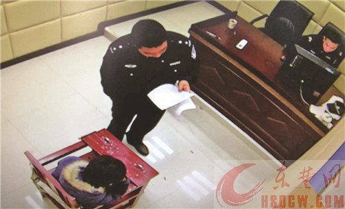 望风人员向参赌人员报信：“警察来了” 民警百米冲刺 端掉菜场里的赌窝