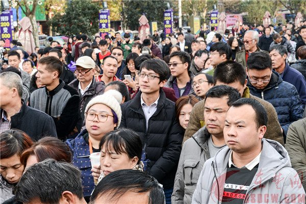 黄石摩尔城举行“1218抽奔驰活动”