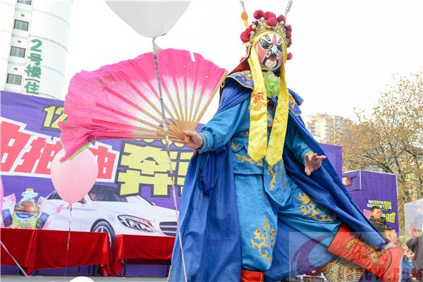 黄石摩尔城举行“1218抽奔驰活动”