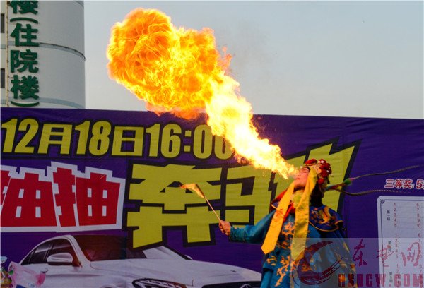 黄石摩尔城举行“1218抽奔驰活动”