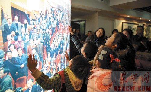 宣读“入职”誓词，聆听首场培训，参观本集团社史陈列馆 这一刻，小记者们无比光荣