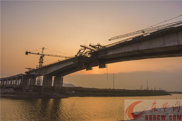 富河特大桥合龙在即