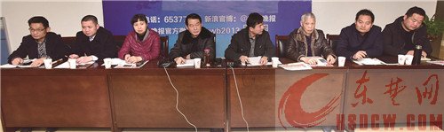 东楚晚报讨薪热线被打得发烫 两个小时就有40多个电话打进来