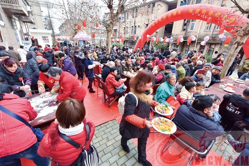 神牛社区500多棚改户相聚一堂 故园饺子宴 共话邻里情