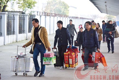 铁路迎来客流高峰