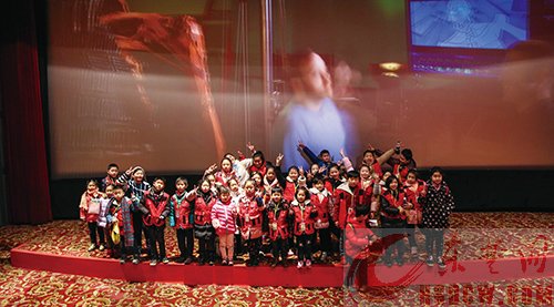 东楚晚报“过年七天乐”之六——“看一场快乐电影”　陪伴是给孩子较好的爱