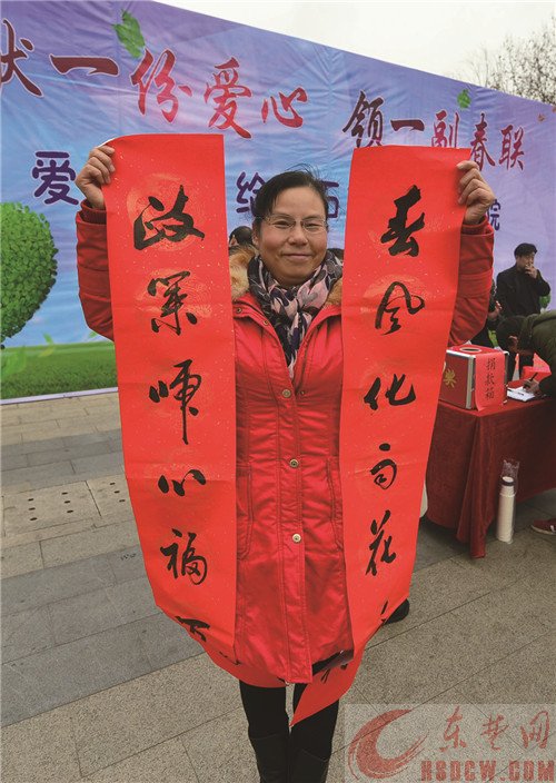 东楚晚报“献一份爱心 领一副春联”送温暖活动圆满结束 万余爱心款让孩子们过个温暖年