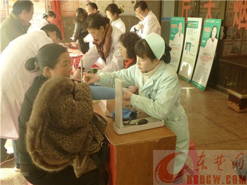 黄石市运管局、西塞山区团区委联合开展春运暖冬行动 便民服务温暖旅客回家路