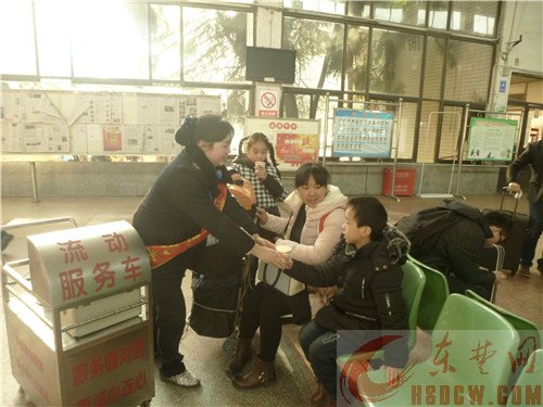 黄石市运管局、西塞山区团区委联合开展春运暖冬行动 便民服务温暖旅客回家路