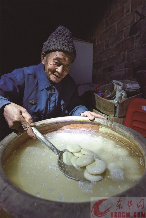 东楚晚报记者“新春走基层” 探访湖北阳新与江西瑞昌交界的枫林镇坳上村 “候鸟”相继归来  山村年味渐浓