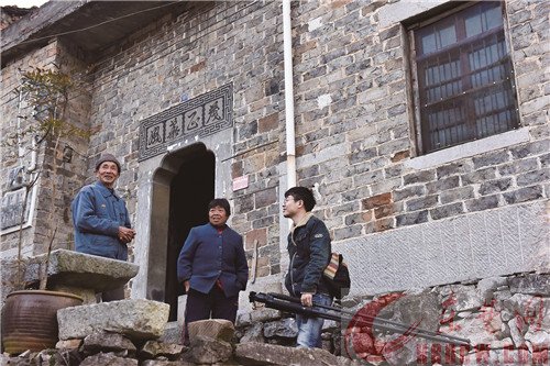 东楚晚报记者“新春走基层” 探访湖北阳新与江西瑞昌交界的枫林镇坳上村 “候鸟”相继归来  山村年味渐浓