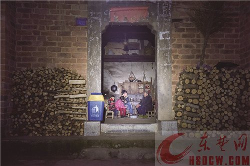东楚晚报记者“新春走基层” 探访湖北阳新与江西瑞昌交界的枫林镇坳上村 “候鸟”相继归来  山村年味渐浓