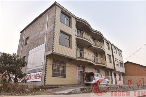 东楚晚报记者“新春走基层” 探访湖北阳新与江西瑞昌交界的枫林镇坳上村 “候鸟”相继归来  山村年味渐浓