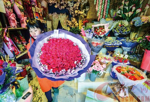 情人节红玫瑰仍较“红”
