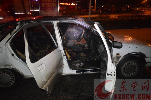 父子琐事起争执　儿子点燃自家车