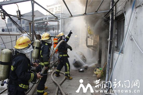 mmexport1487242778945