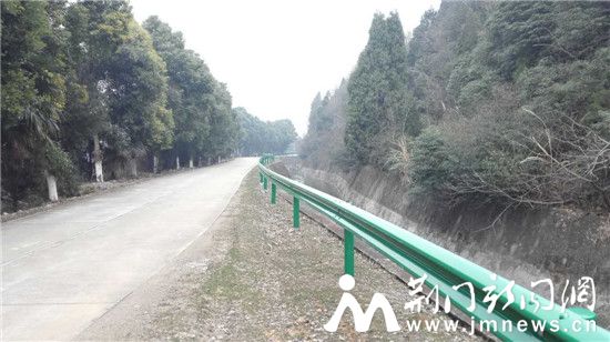 钟祥温峡水库南干渠临水临崖道路隐患整改1_副本