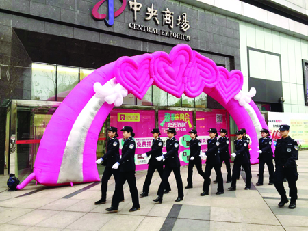 女警志愿者 服务队亮相