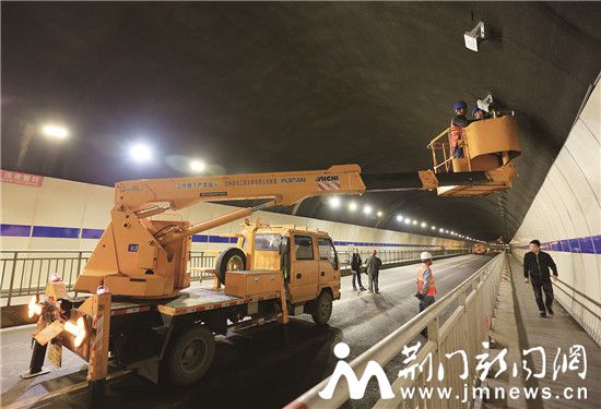 隧道路灯改造