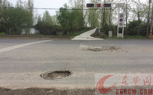 大棋路部分路段坑坑洼洼 司机担心“坑车”盼早修