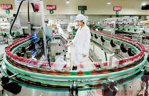 巾帼展风采 美酒味醇香 巾帼展风采 美酒味醇香