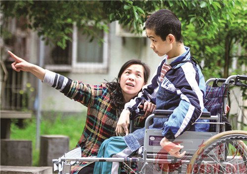 慈母周彩虹：只想听儿喊声妈