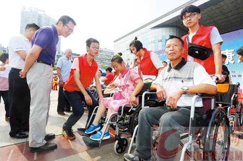 扶残助残 传递关爱 扶残助残 传递关爱