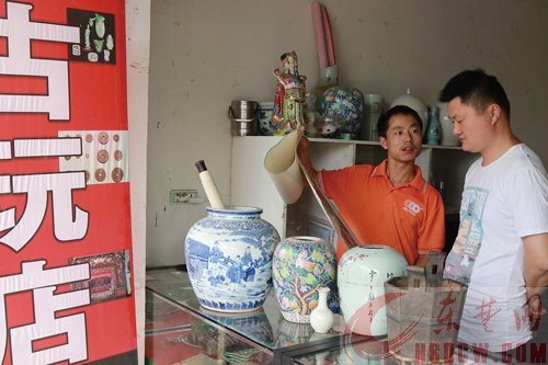 古玩店“玩”进乡村