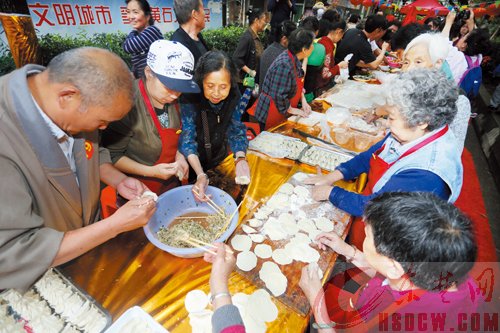 黄印村社区黄棉大院居民感恩棚改 举办“百家宴”共叙邻里情