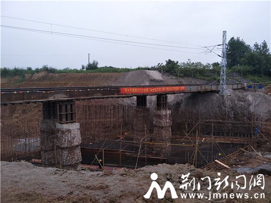 下穿长荆铁路桥