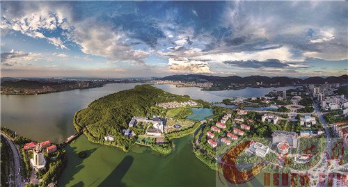 颜值爆表 蓝天白云惹人醉