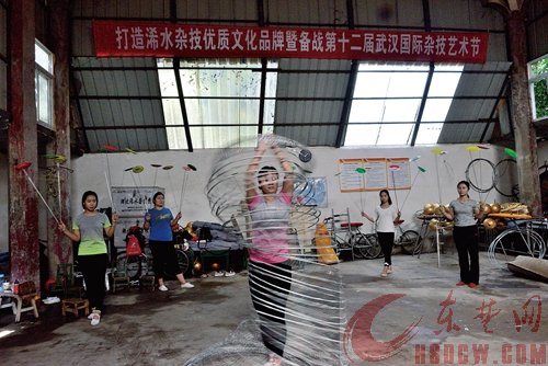 浠水杂技让民间杂耍走上国际舞台