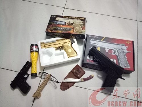 学校周边危险玩具令家长忧心忡忡 回家检查孩子玩具发现“武器” 学校周边危险玩具令家长忧心忡忡 回家检查孩子玩具发现“武器”