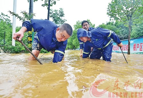 暴雨来袭多部门快速应对 暴雨来袭多部门快速应对